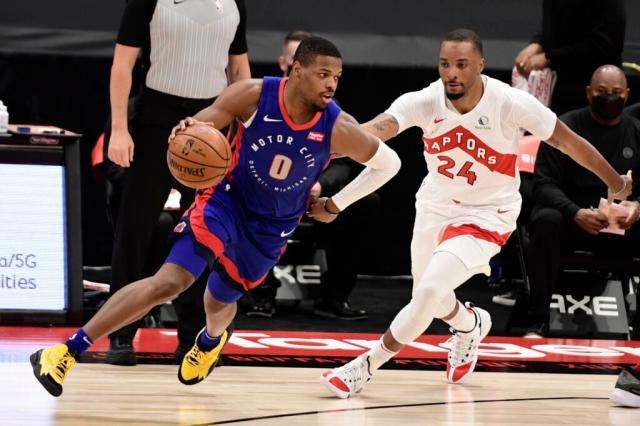 开云体育app-加盟活塞重获新生！小史密斯斩获生涯第三次三双