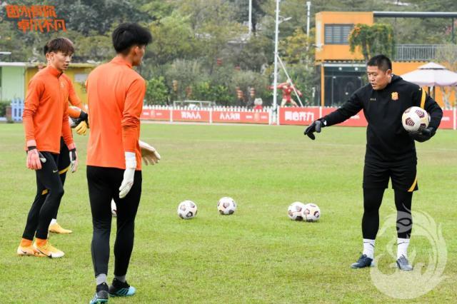 开云体育app-李雷雷：我不是严厉的教练 好的门将教练脚法都好